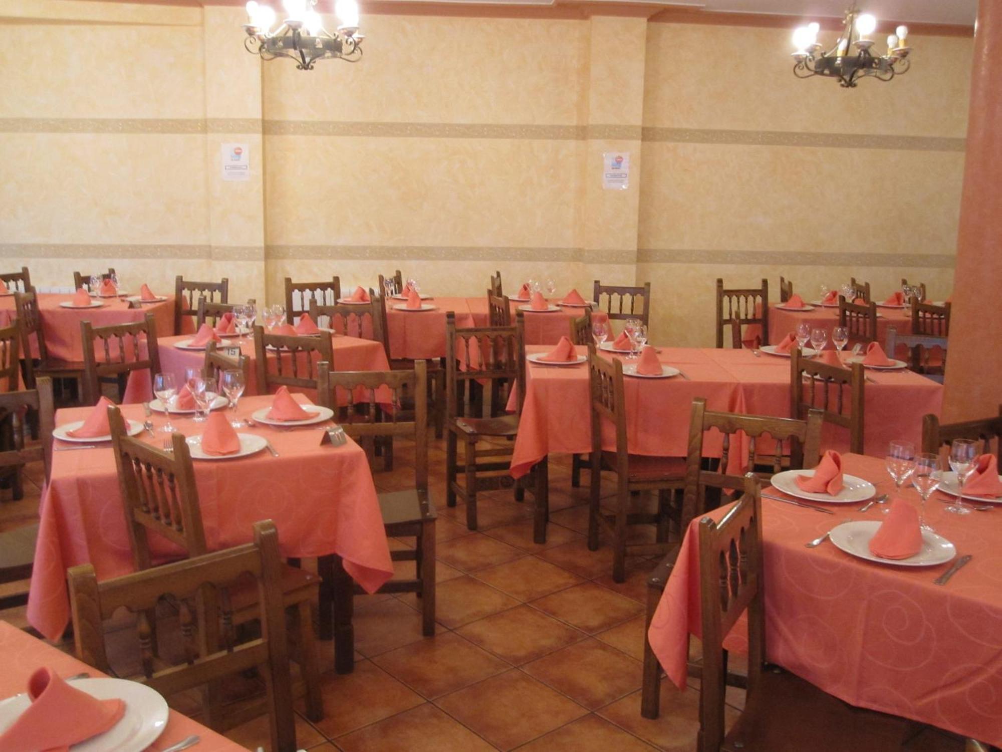 Hostal Restaurante Santa Cruz Masueco Exterior foto